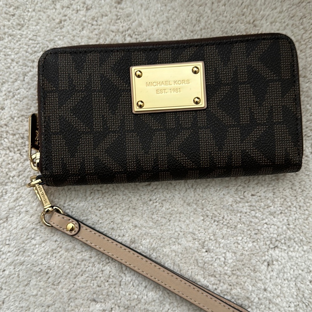 Michael Kors Wristlet wallet